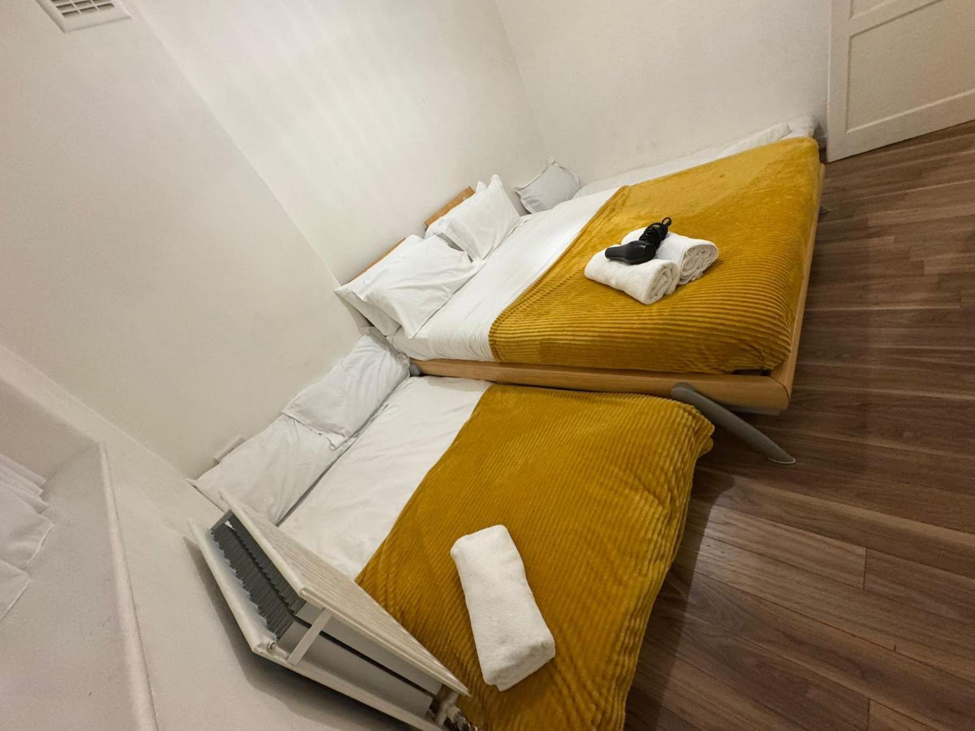 Budget Camden In Guest house *