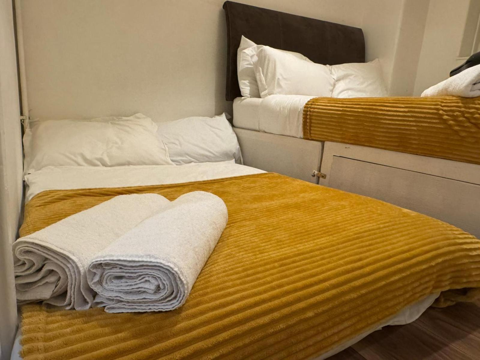 Budget Camden In Guest house *